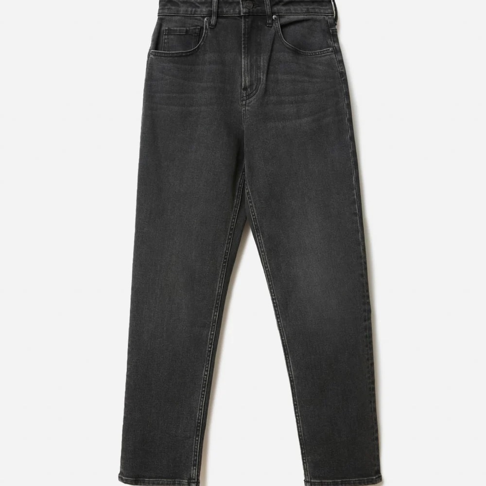 Everlane The Curvy Cheeky® Straight Jean | Washed Black | 28.5"